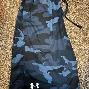 Under Armour Blue Camo Athletic Shorts Mens small